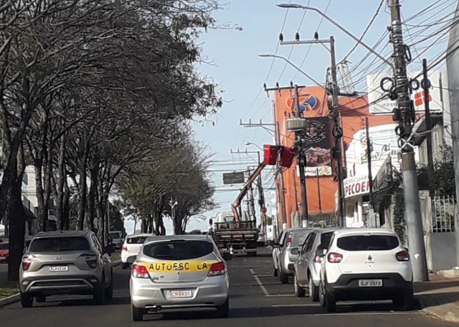 Prefeitura de Chapecó coloca iluminação de LED em ruas e avenidas