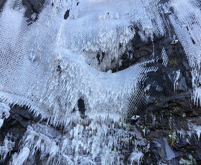 Vídeo: Frio congela quedas d’água na Serra do Rio do Rastro