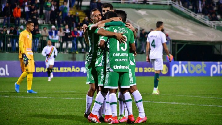 Chapecoense vence Sampaio Corrêa na Arena Condá