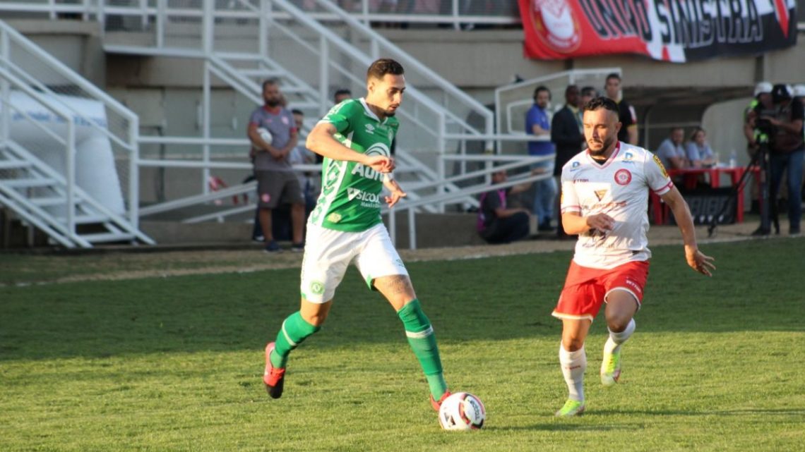 Chapecoense é superada pelo Tombense em Muriaé-MG