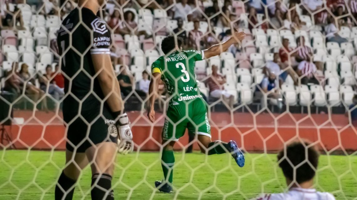 Chapecoense vence Náutico de virada fora de casa