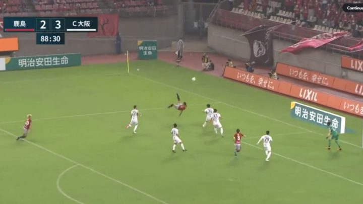 Vídeo: ex-jogador da Chapecoense marca golaço no Japão