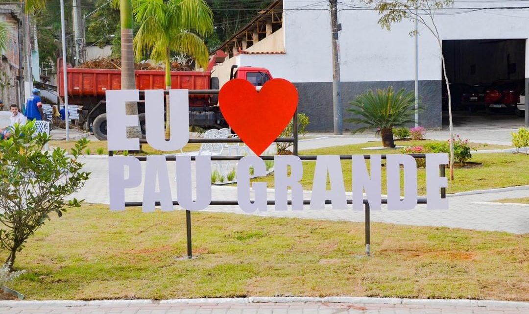 “Eu amo Pau Grande” letreiro em praça viraliza nas redes sociais; entenda