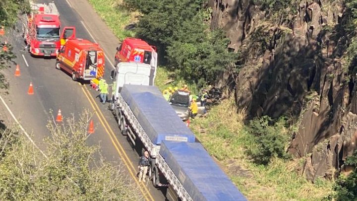 Acidente entre veículo e caminhão é registrado na BR 282 em Nova Itaberaba