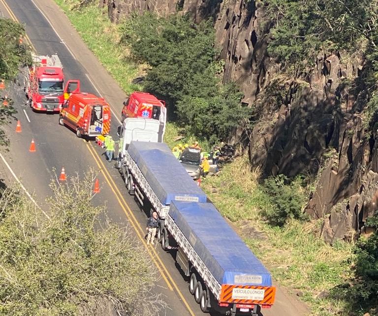 Acidente entre veículo e caminhão é registrado na BR 282 em Nova Itaberaba
