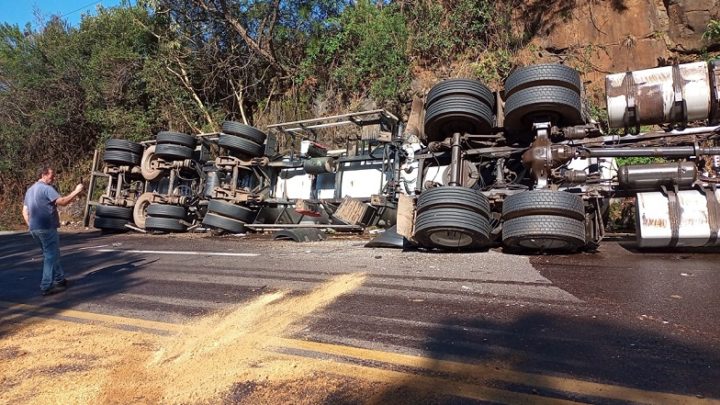 Vídeo: carreta com biodiesel tomba em Catanduvas