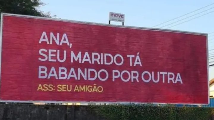 Outdoor em cidade de SC manda recado inusitado e chama atenção da população