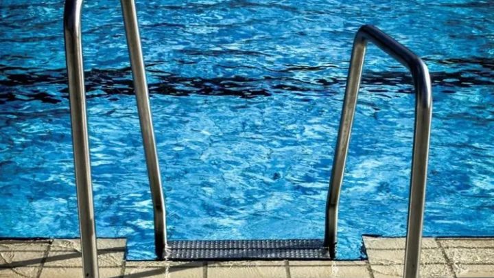 Criança de dois anos morre afogada na piscina de casa em SC