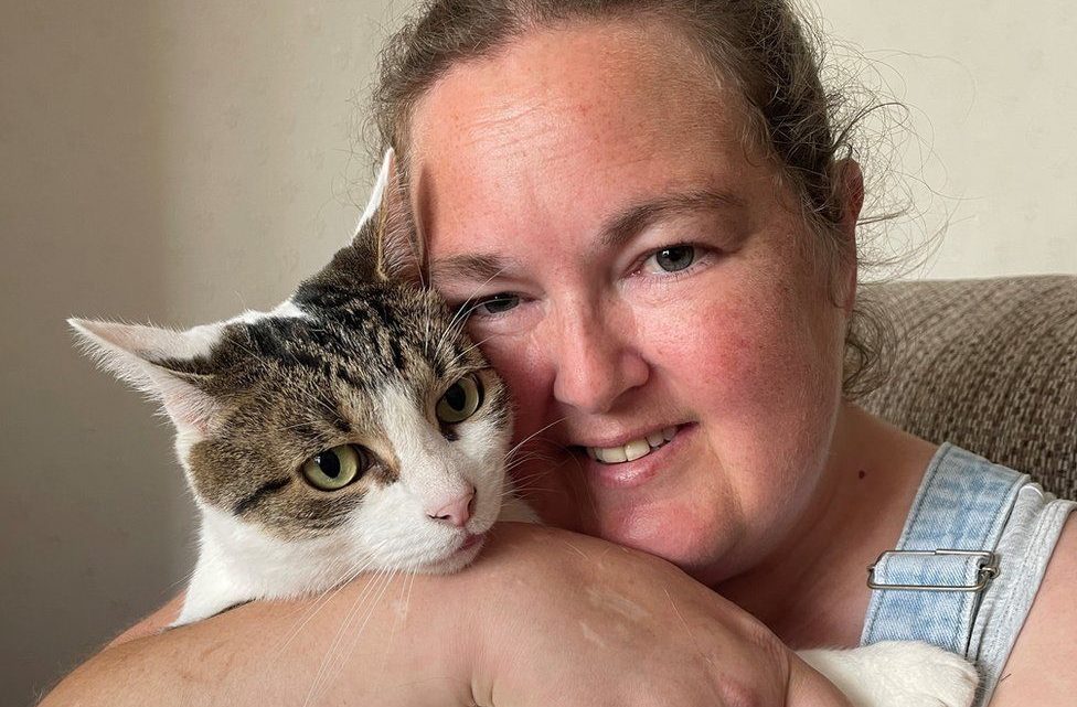 Mulher é salva pelo próprio gato durante ataque cardíaco