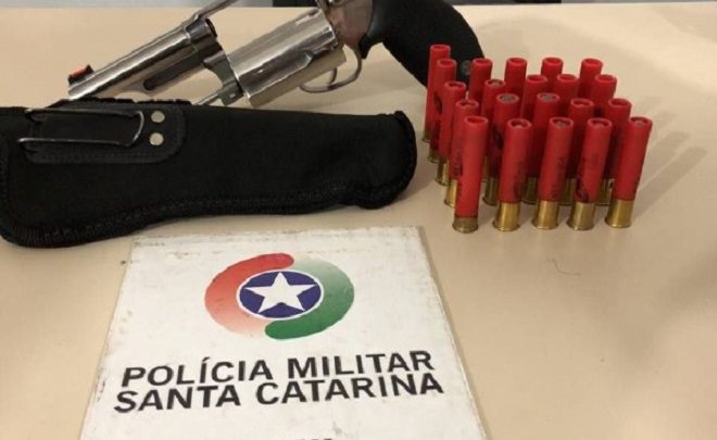 Idoso de 75 anos é detido por porte ilegal de arma de fogo em Chapecó