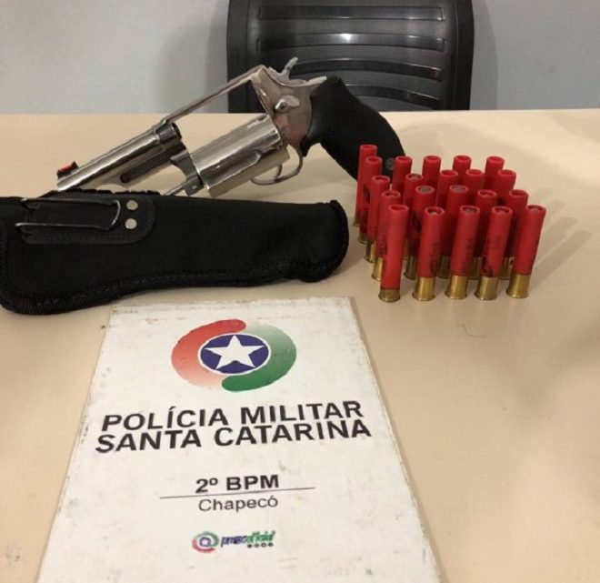 Idoso de 75 anos é detido por porte ilegal de arma de fogo em Chapecó