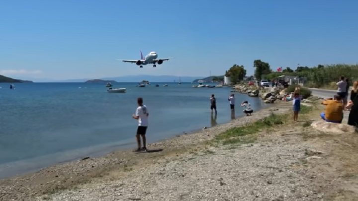 De arrepiar!! Avião faz o “pouso mais baixo de todos os tempos”