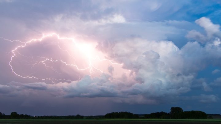 Chuva intensa e temporais marcam o início da semana em SC