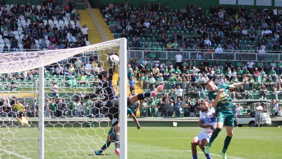 Com apoio da torcida, Chapecoense vence CSA dentro de casa