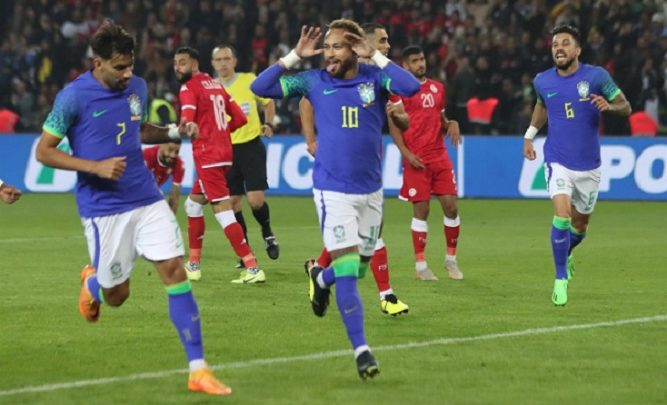Em jogo quente e com racismo, Brasil atropela Tunísia no último amistoso antes da Copa do Mundo
