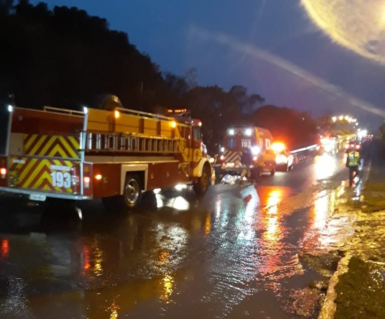 Adolescente de 17 anos morre após cair de moto e ser atropelado por caminhão no Oeste de SC