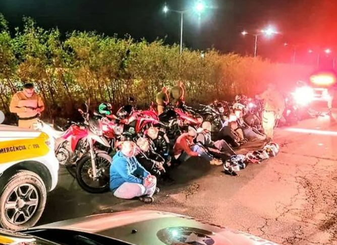 Vídeo: evento clandestino de motos termina com mais de R$ 200 mil em multas