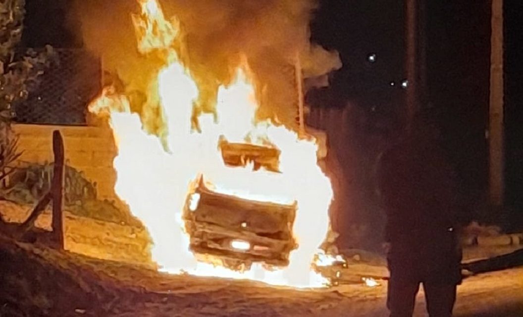 Duas pessoas morrem carbonizadas após incêndio em veículo em SC