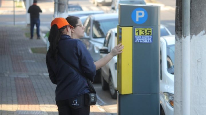 Novo sistema de estacionamento rotativo entra em operação amanhã em Chapecó