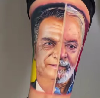 Vídeo: homem tatua rostos de Bolsonaro e Lula no braço