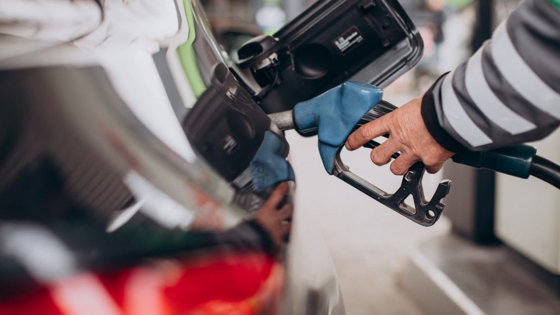 Petrobras anuncia nova redução do preço da gasolina às distribuidoras
