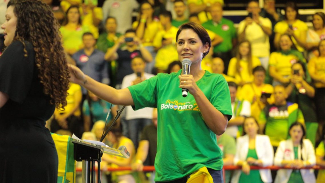 Primeira Dama do Brasil reúne milhares de pessoas em Chapecó