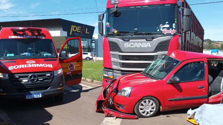 Idosa morre em acidente entre carro e caminhão na BR-282 em Xaxim