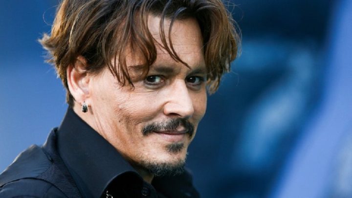 Idosa que acreditava namorar o ator Johnny Depp perde R$ 208 mil em golpe; entenda