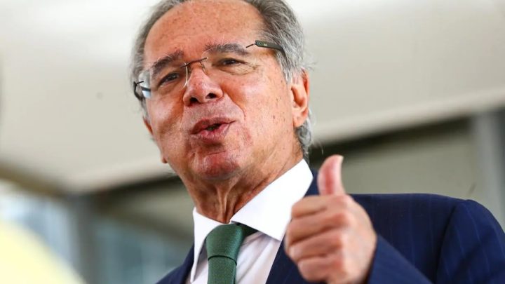 ‘O Brasil virou uma máquina de gerar emprego’, afirma Guedes