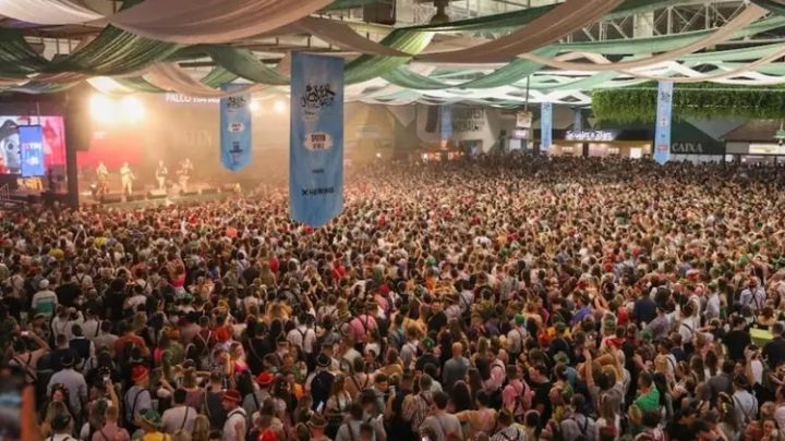 Passa de 1 milhão o número de copos de chope consumidos na Oktoberfest Blumenau 2022