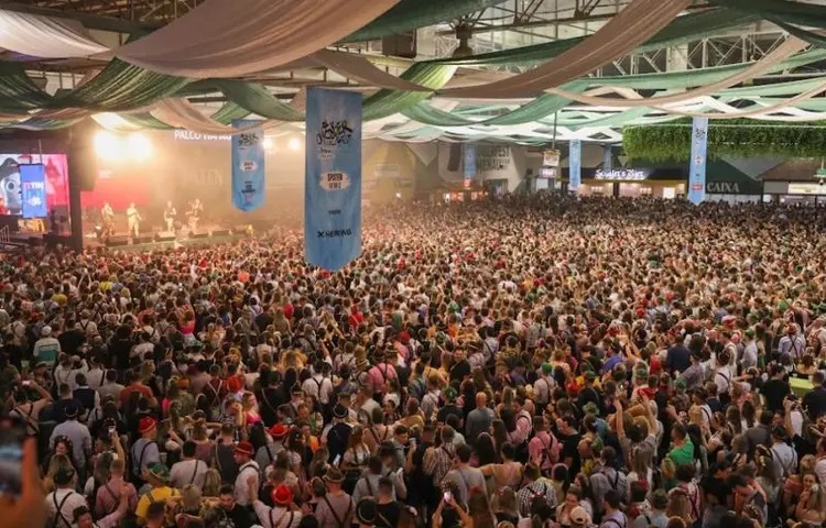 Passa de 1 milhão o número de copos de chope consumidos na Oktoberfest Blumenau 2022