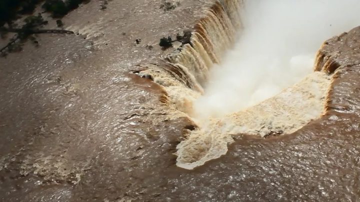 Turista argentino cai nas Cataratas do Iguaçu enquanto fazia selfie