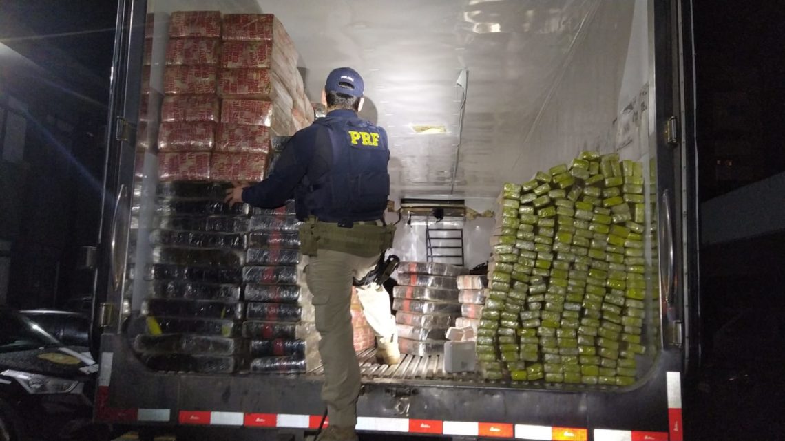 Vídeo: motorista é preso com tabletes de maconha em fundo falso de caminhão frigorífico