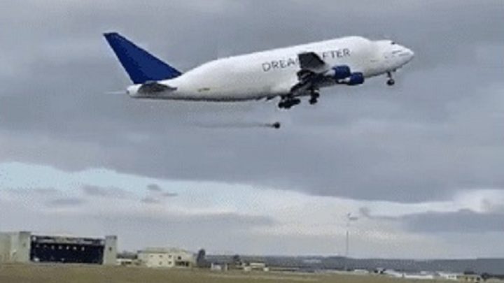 Avião perde roda durante decolagem; veja o momento