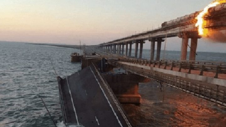Vídeos: câmera registra explosão em ponte