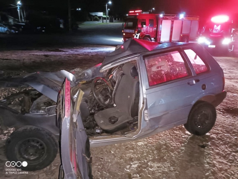 Motorista morre após colisão entre carro e caminhão na BR-153