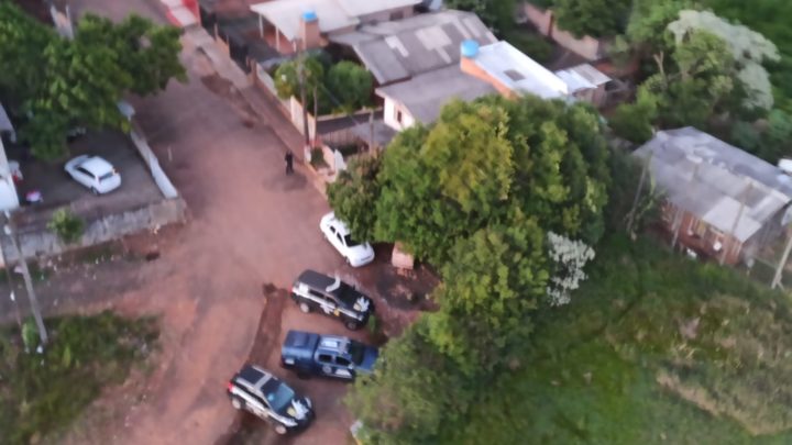 Vídeos: Polícia Civil deflagra “Operação Contracheque” contra 57 suspeitos, bloqueia contas bancárias e prende casal por fraudes em Chapecó