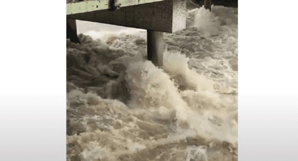 Vídeo: imagens mostram a força das águas em Joinville após fortes chuvas