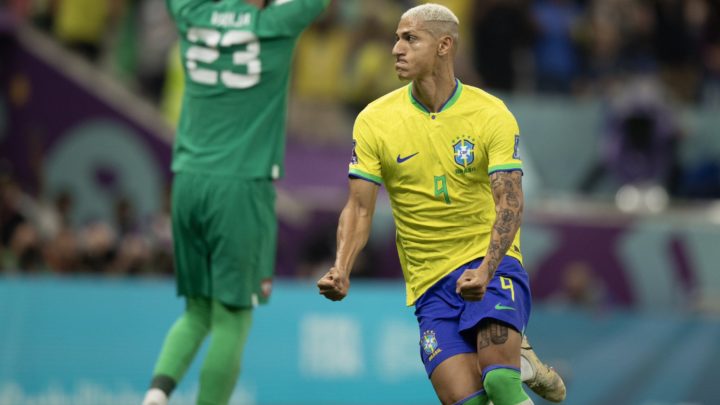 Richarlison marca dois e Brasil vence Sérvia na estreia do Mundial