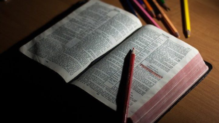 Obrigatoriedade de leitura bíblica em escolas de município de SC é inconstitucional, decide Justiça