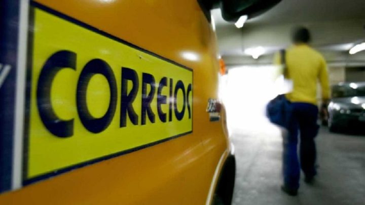 Quadrilha invade agência dos Correios, rouba mercadorias e faz reféns na Serra Catarinense