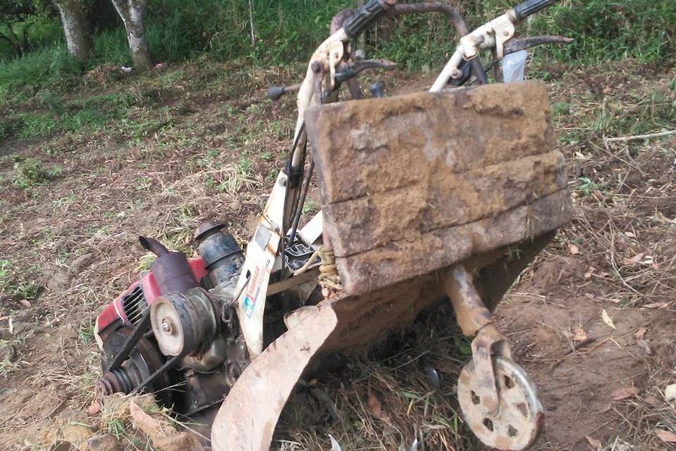 Trabalhador se desequilibra e tem perna parcialmente amputada por mini trator em SC