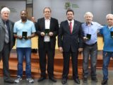 Câmara Municipal homenageia ex-atletas da Chapecoense