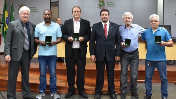 Câmara Municipal homenageia ex-atletas da Chapecoense