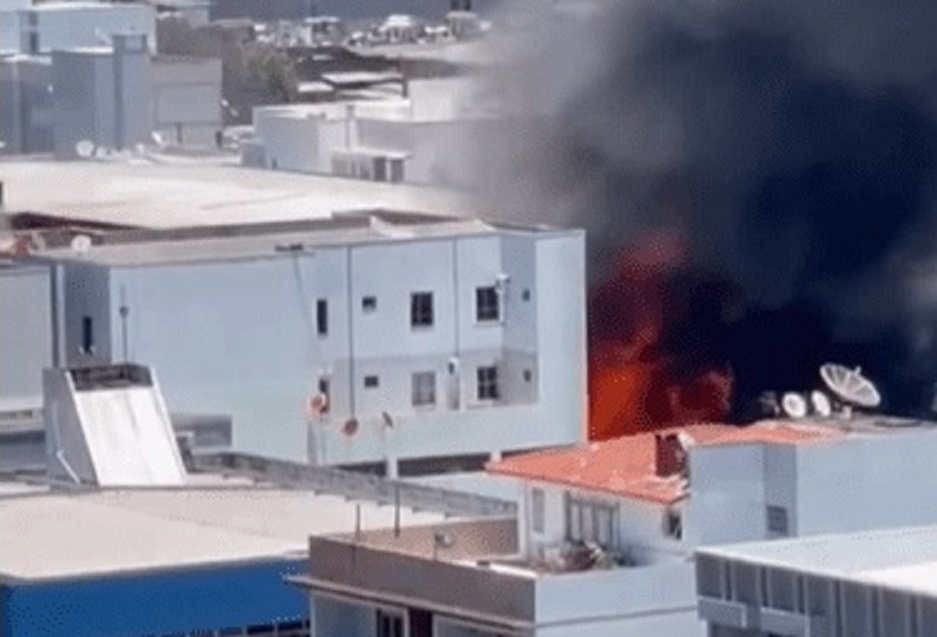 Vídeos: incêndio de grandes proporções destrói supermercado no Oeste de SC