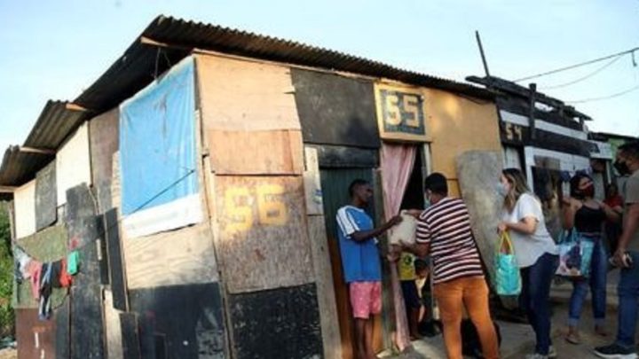 Auxílio Emergencial reduz a extrema pobreza no Brasil