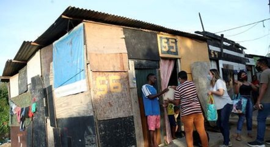 Auxílio Emergencial reduz a extrema pobreza no Brasil