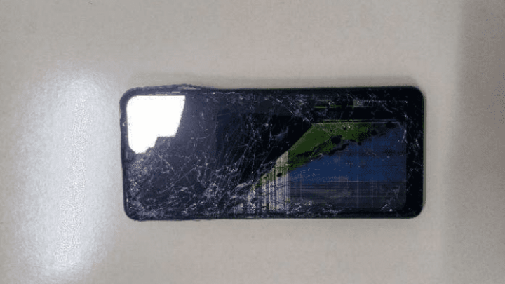 Por causa de celular, marido bate cabeça da esposa na parede e a chuta no estômago