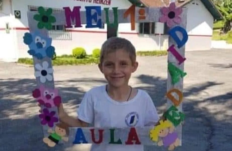 Menino de 9 anos morre após ser puxado por maquinário de serraria em SC