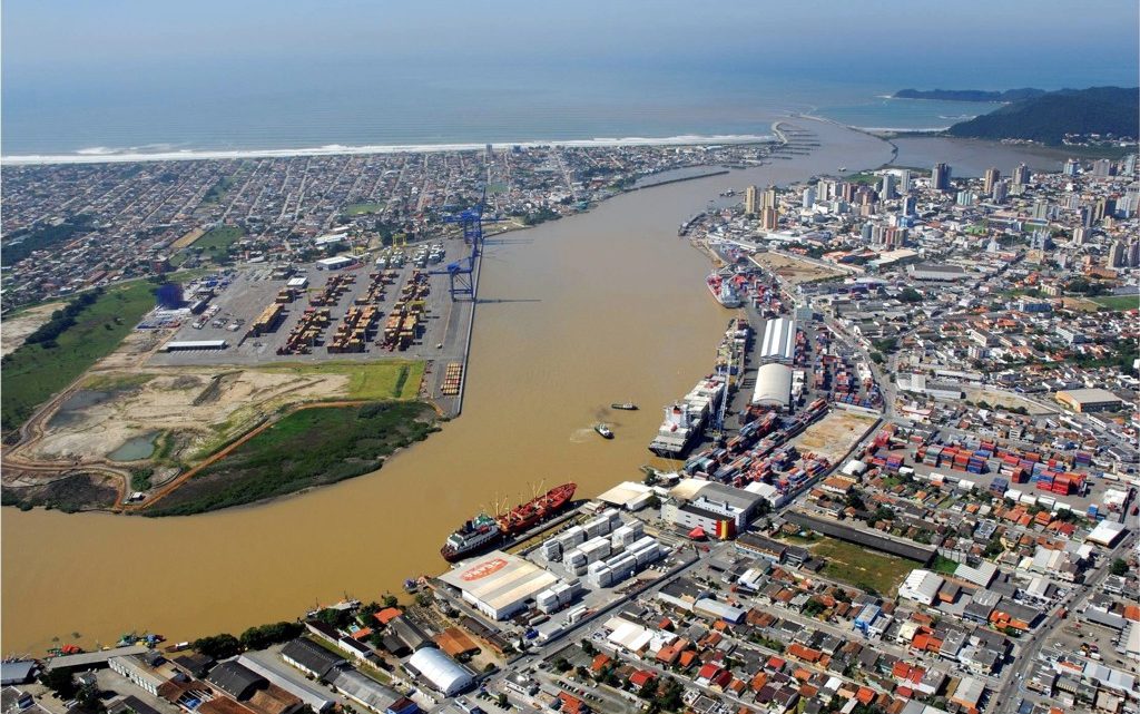 Bombeiro desaparece no mar ao tentar salvar corpo de pescador em SC